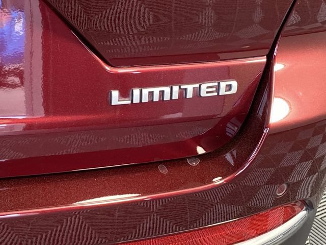 Used 2025 Jeep Grand Cherokee Limited w/ Luxury Tech Group II AWD/4WD image 8