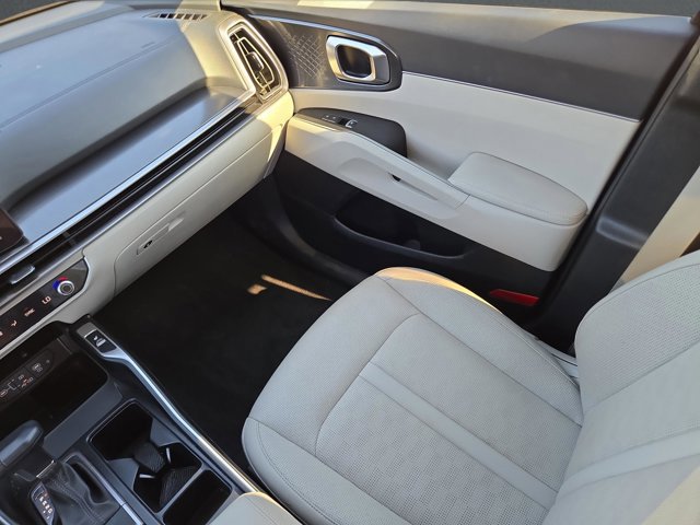 Used 2025 Kia Sorento S w/ Panoramic Sunroof Package image 15