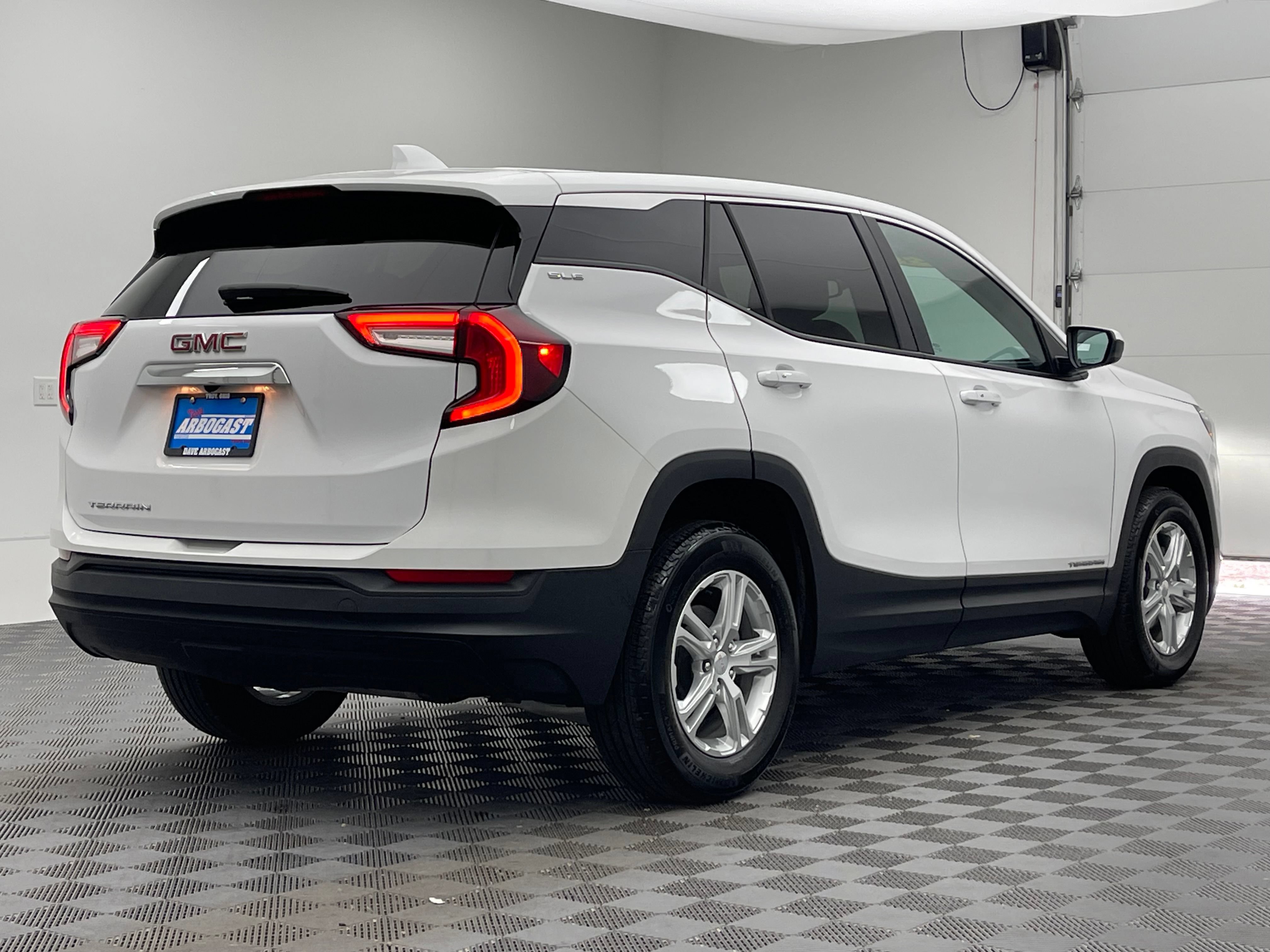 Used 2024 GMC Terrain SLE FWD image 5