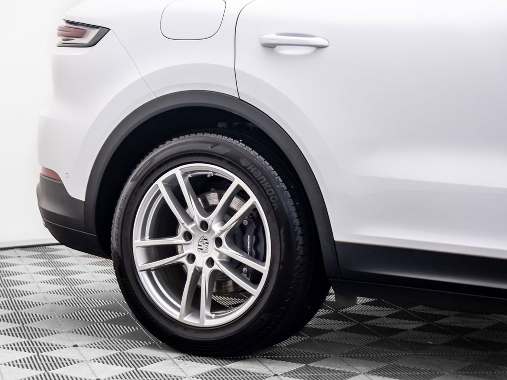 Used 2024 Porsche Cayenne image 32