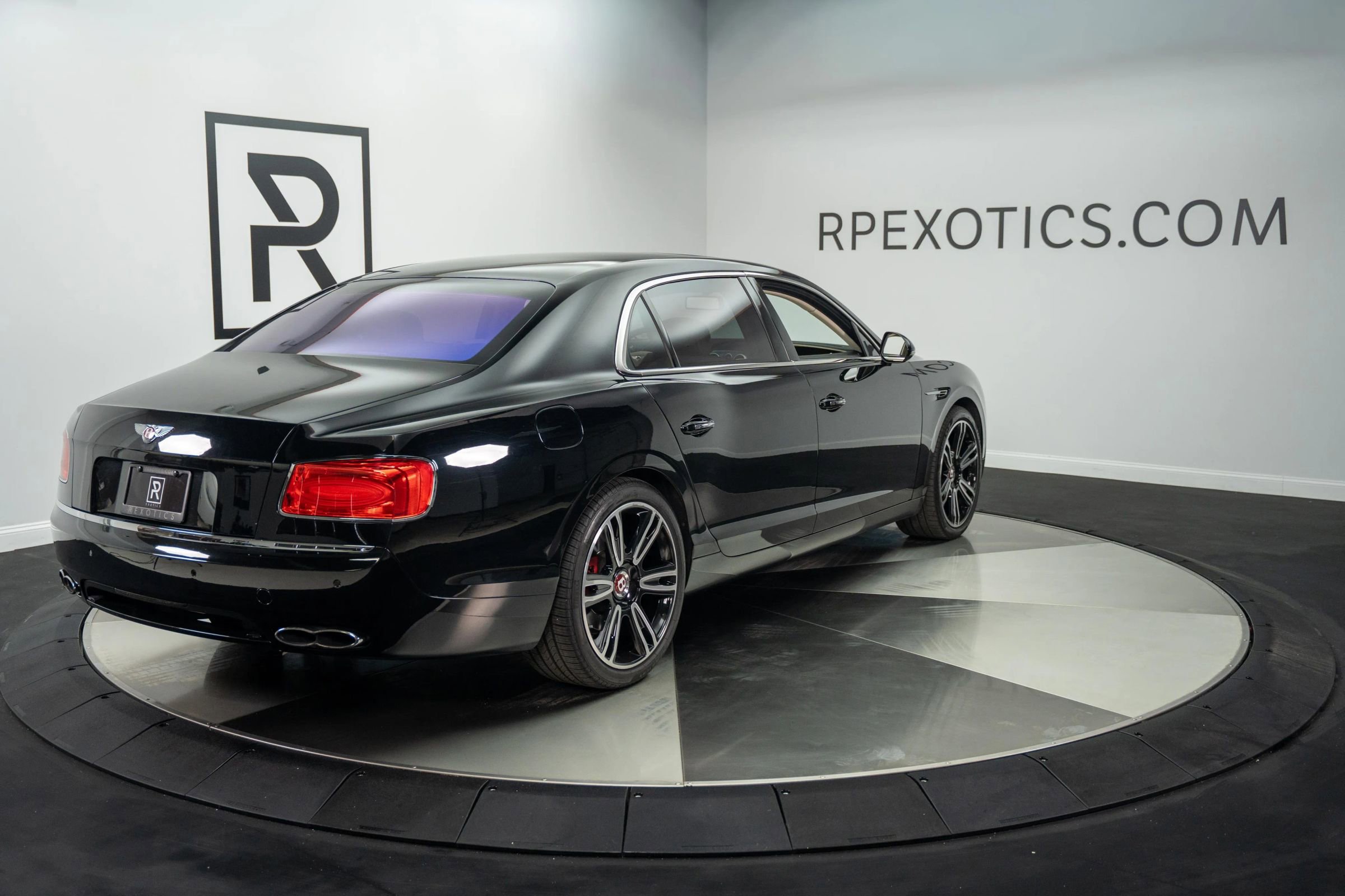 Used 2018 Bentley Flying Spur V8 image 4