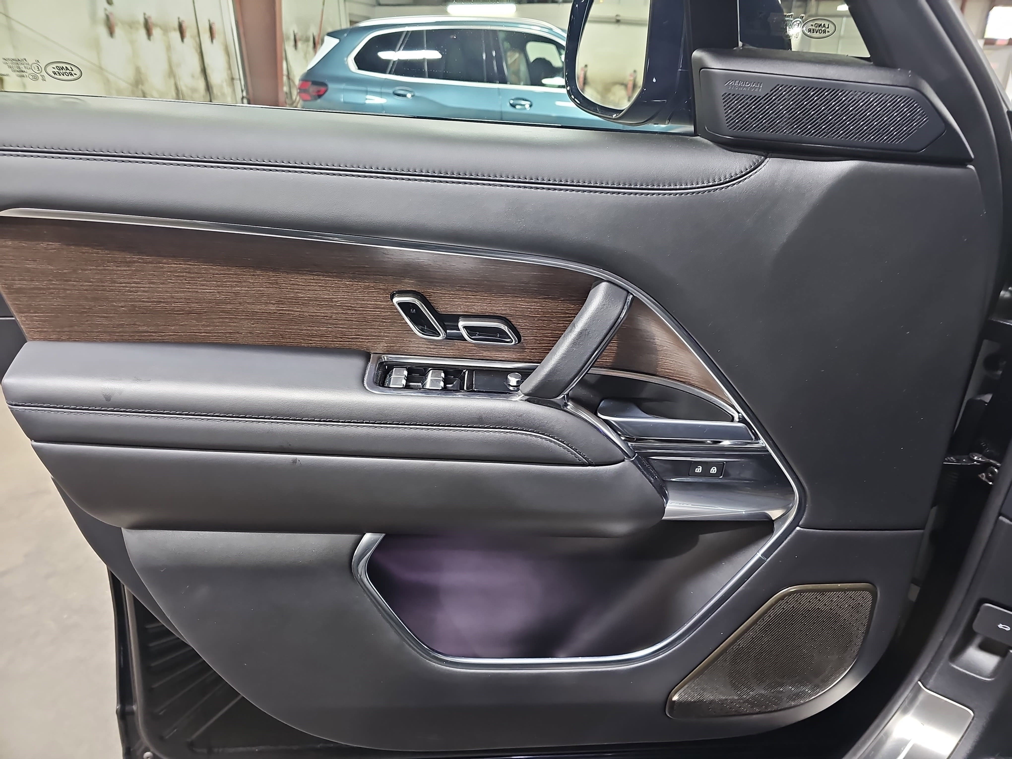 Used 2024 Land Rover Range Rover Long Wheelbase Autobiography image 29