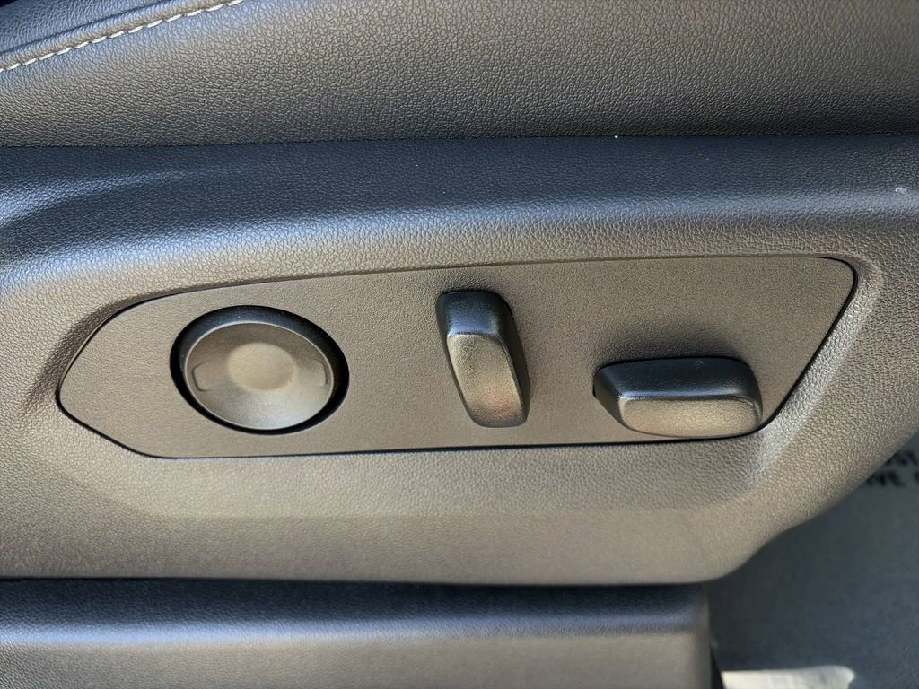 Used 2025 GMC Sierra 1500 SLT w/ SLT Premium Package image 21