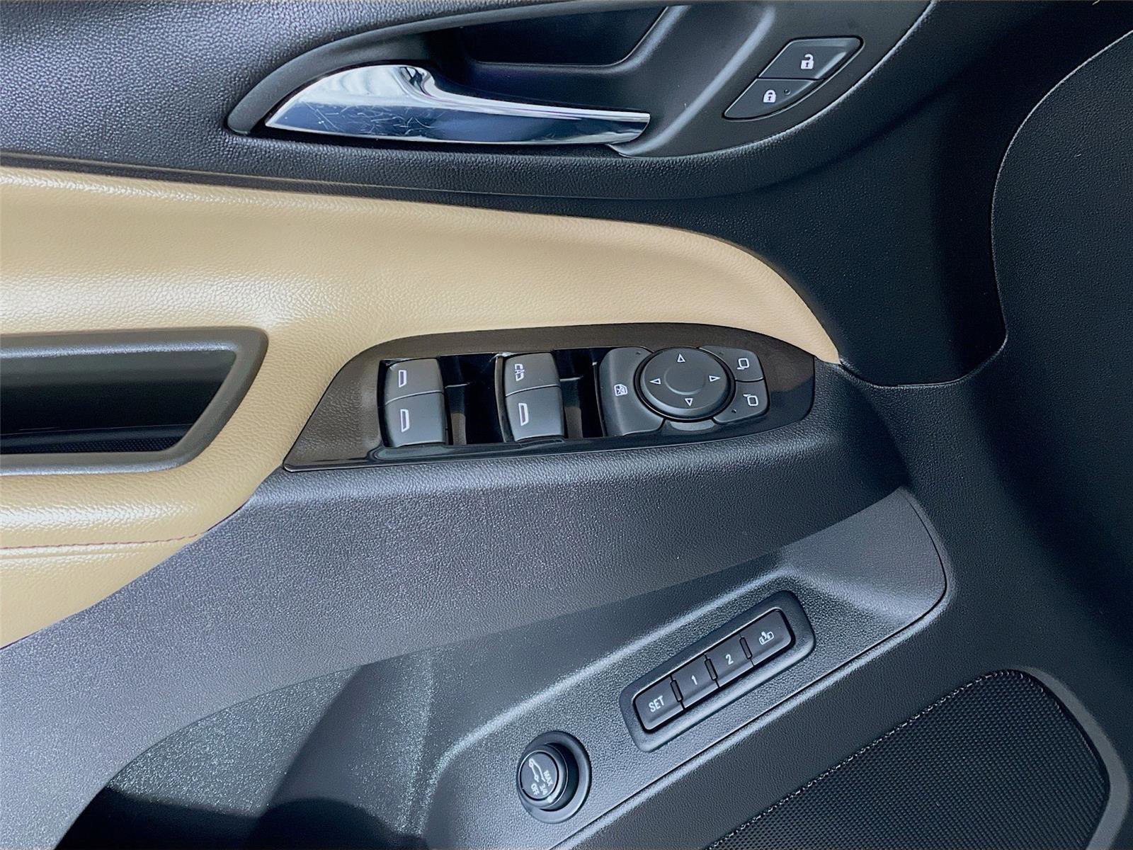 Used 2023 Chevrolet Equinox Premier image 21