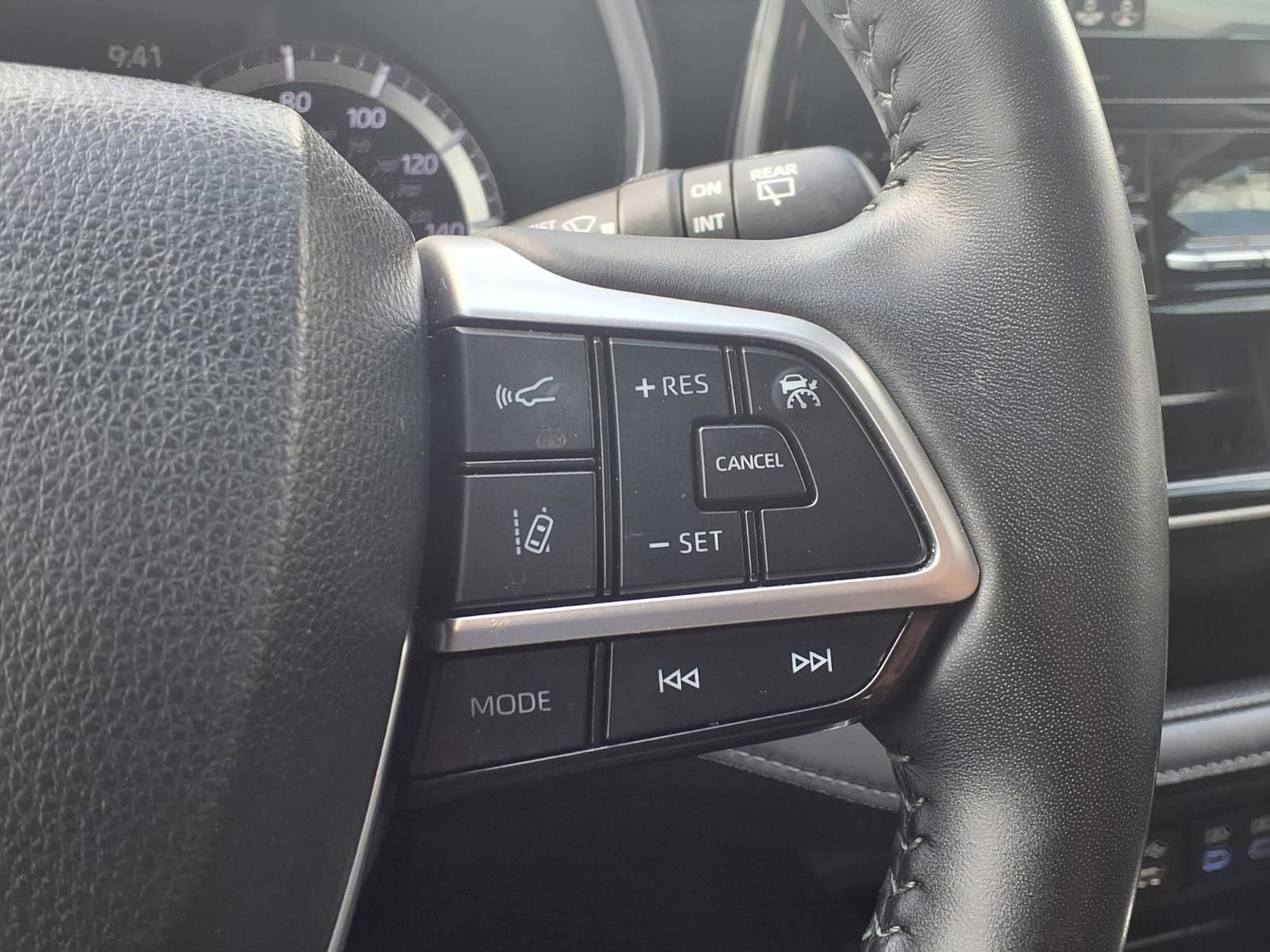 Used 2022 Toyota Highlander Limited image 16