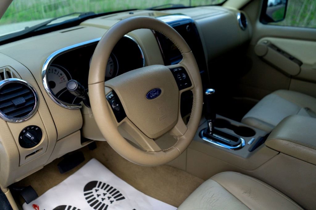 Used 2008 Ford Explorer Limited RWD image 9
