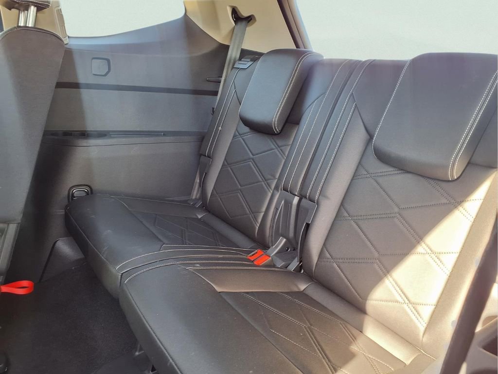 Used 2025 Volkswagen Atlas SE image 12