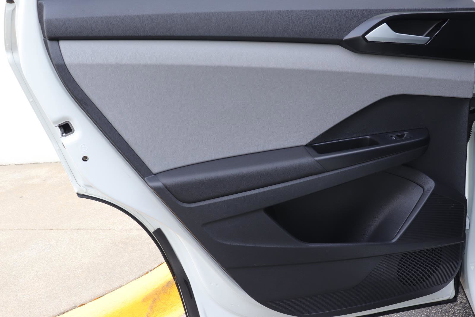 Used 2023 Volkswagen Taos SEL image 13