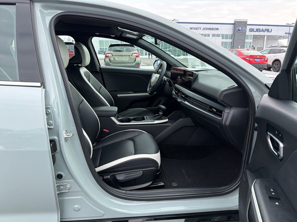 Used 2025 Kia K4 GT-Line w/ GT-Line Premium Package image 32