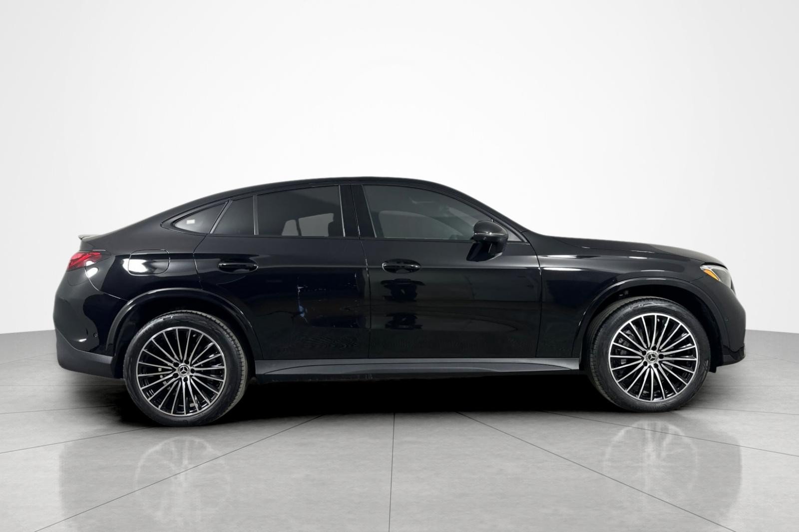 Used 2025 Mercedes-Benz GLC 300 4MATIC image 6