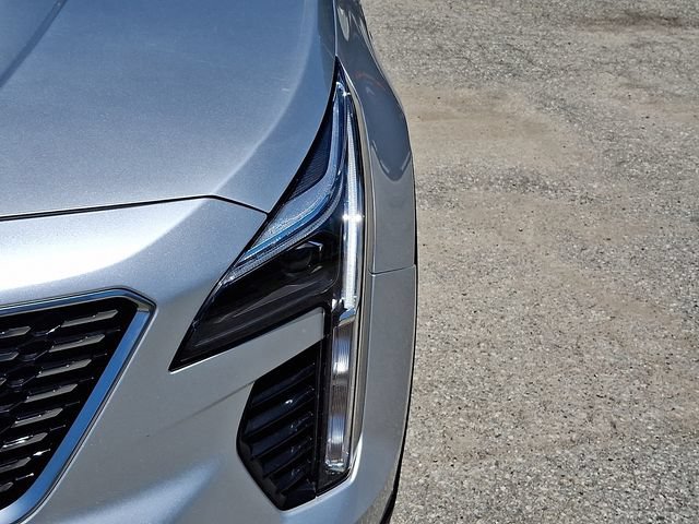 Used 2021 Cadillac XT4 Luxury w/ Trailering Package AWD/4WD image 29