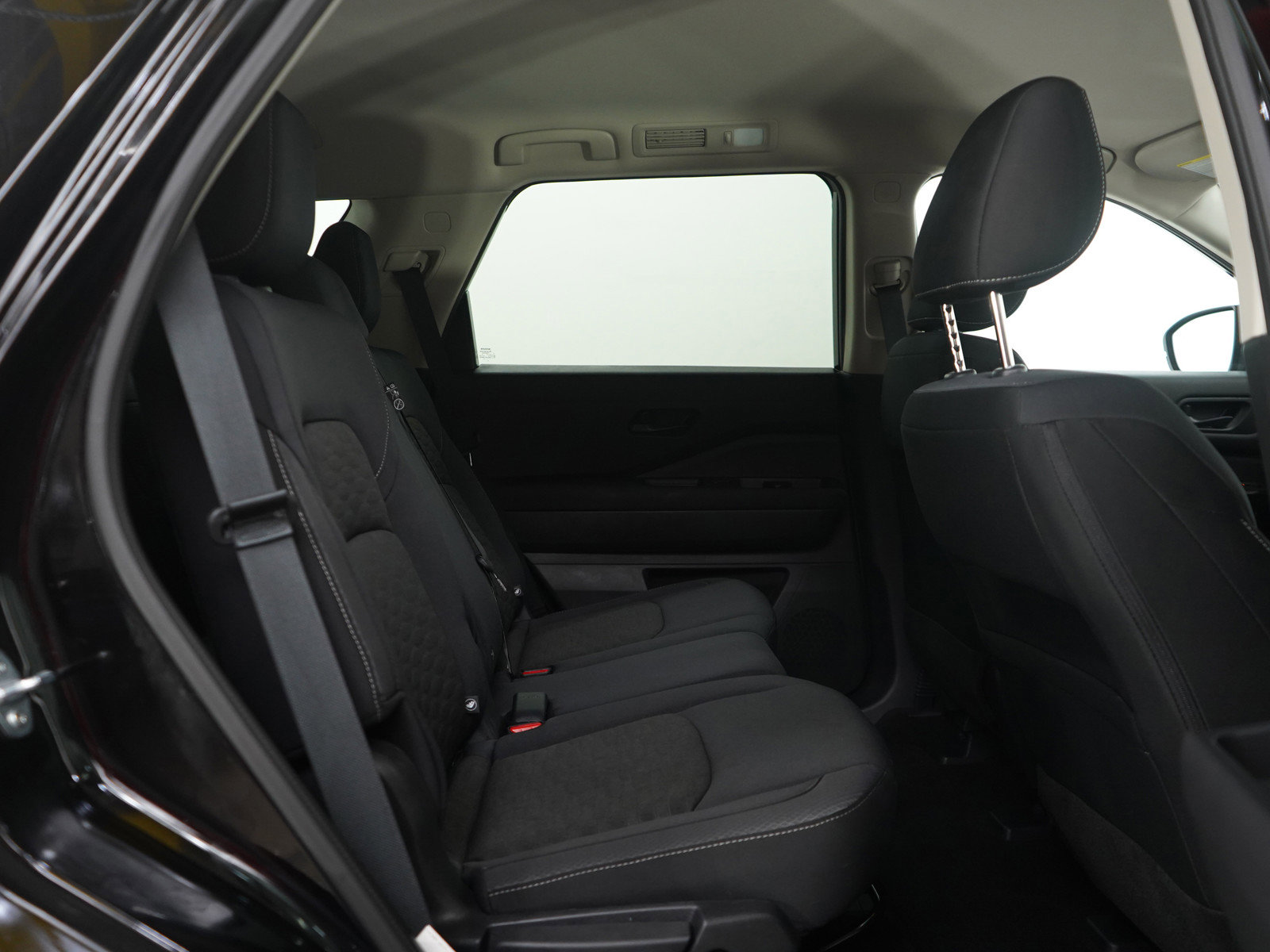 Used 2024 Nissan Pathfinder S image 12