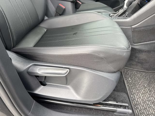Used 2024 Volkswagen Tiguan SE R-Line FWD image 17