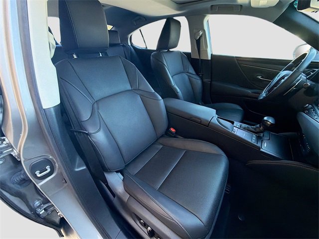 Used 2019 Lexus ES 300h image 14