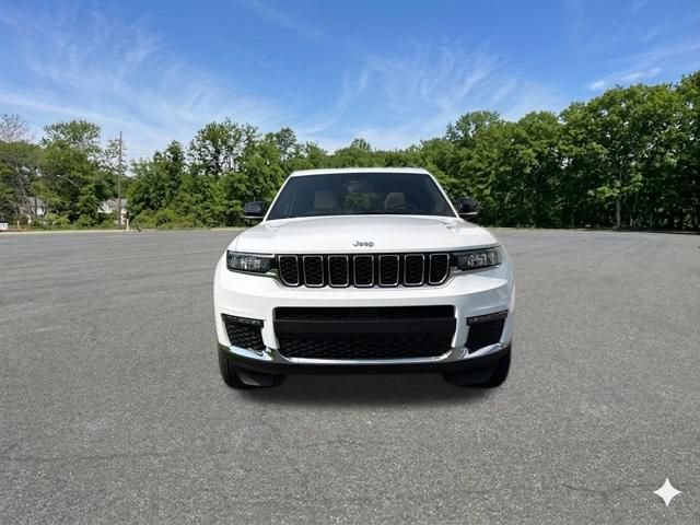 Used 2023 Jeep Grand Cherokee L Limited AWD/4WD image 3