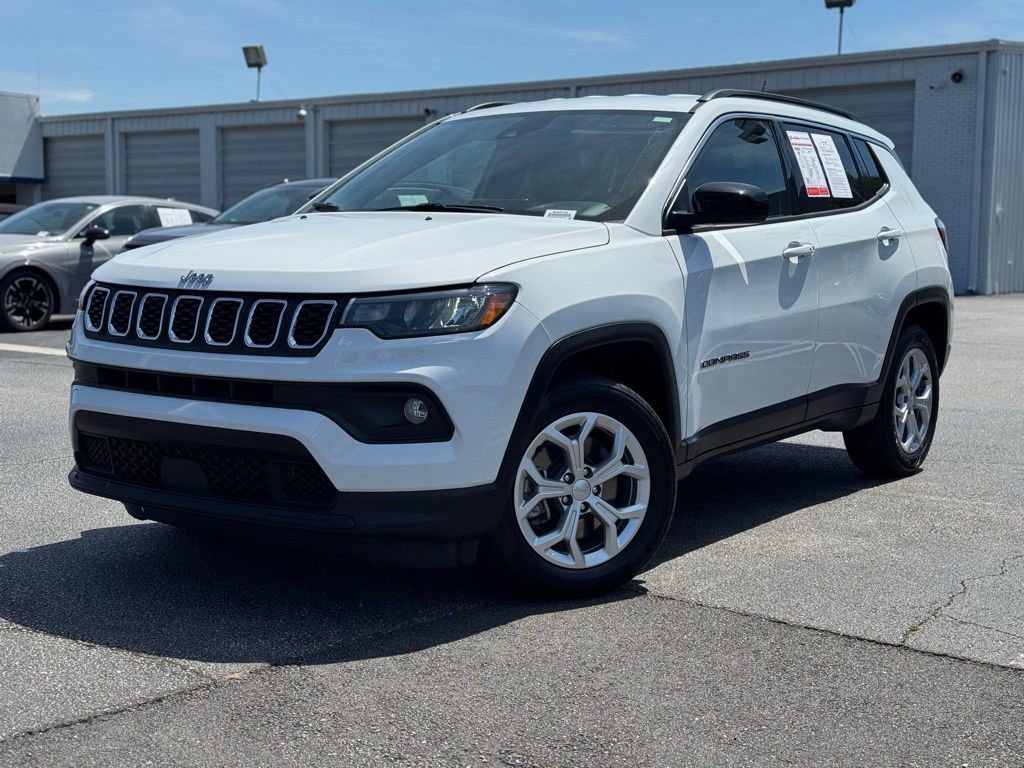 Used 2024 Jeep Compass Latitude AWD/4WD image 6