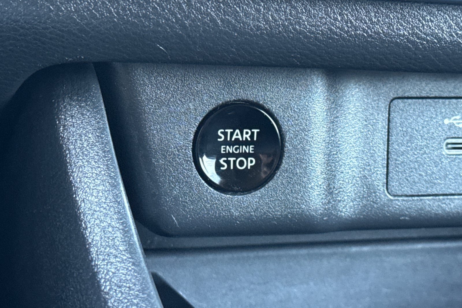 Certified 2025 Nissan Rogue SV AWD/4WD image 27