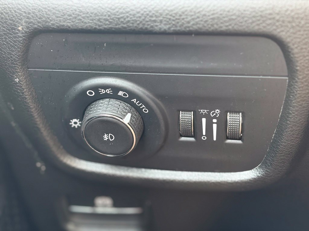Certified 2023 Jeep Grand Cherokee Limited AWD/4WD image 32