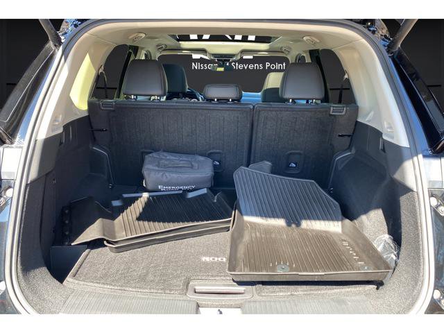 Used 2024 Nissan Rogue Platinum w/ Platinum Premium Package image 26