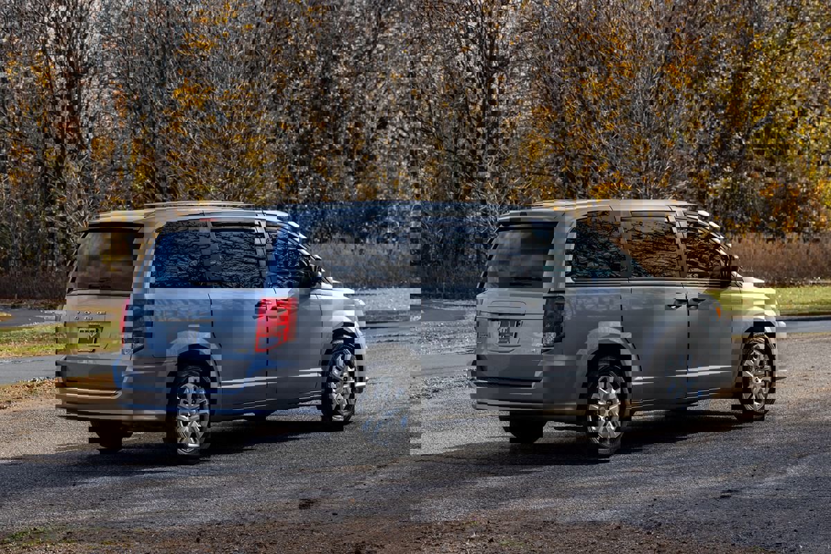 Used 2019 Dodge Grand Caravan SE image 4