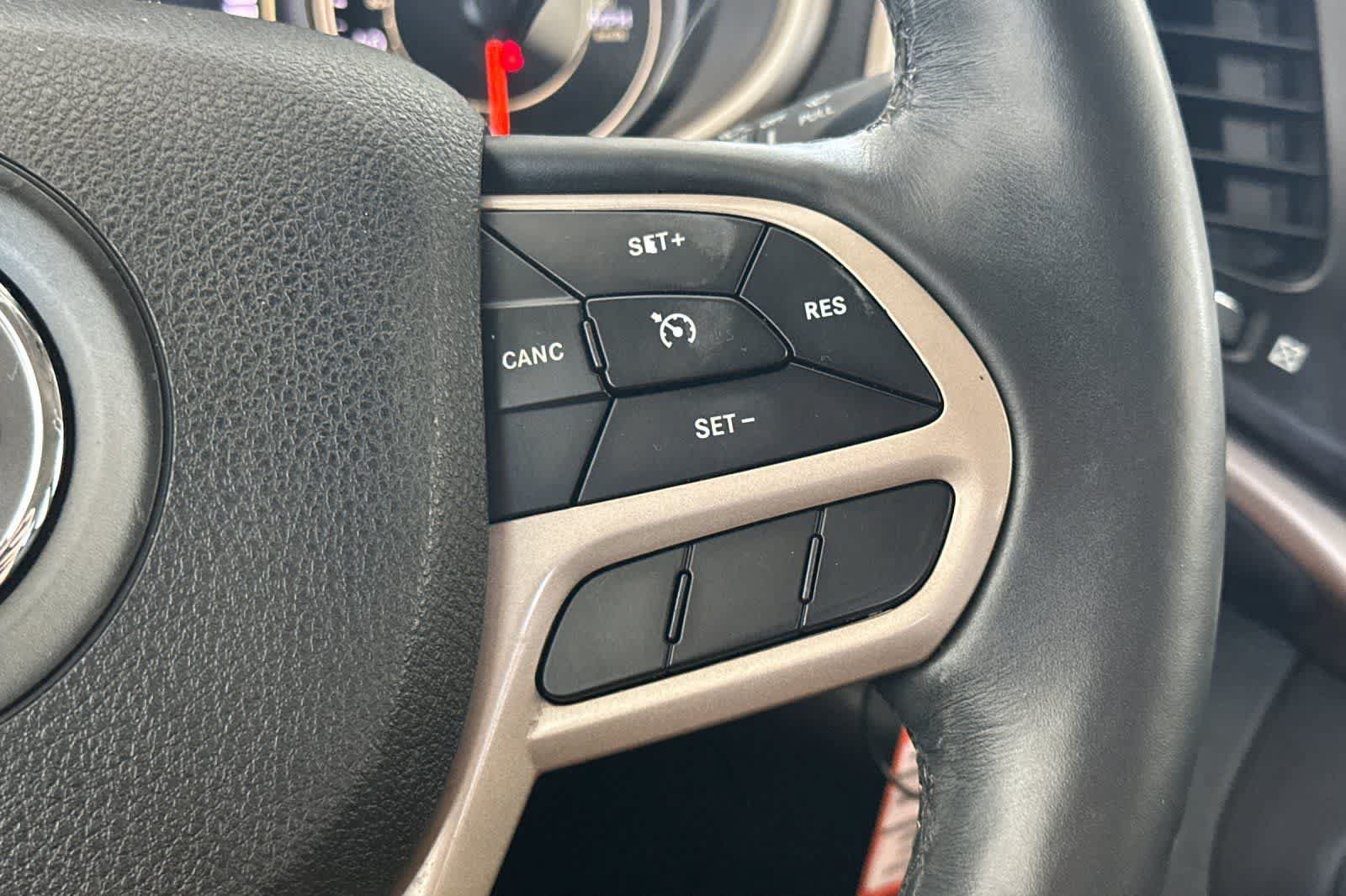 Used 2017 Jeep Cherokee Latitude w/ True North Edition AWD/4WD image 25