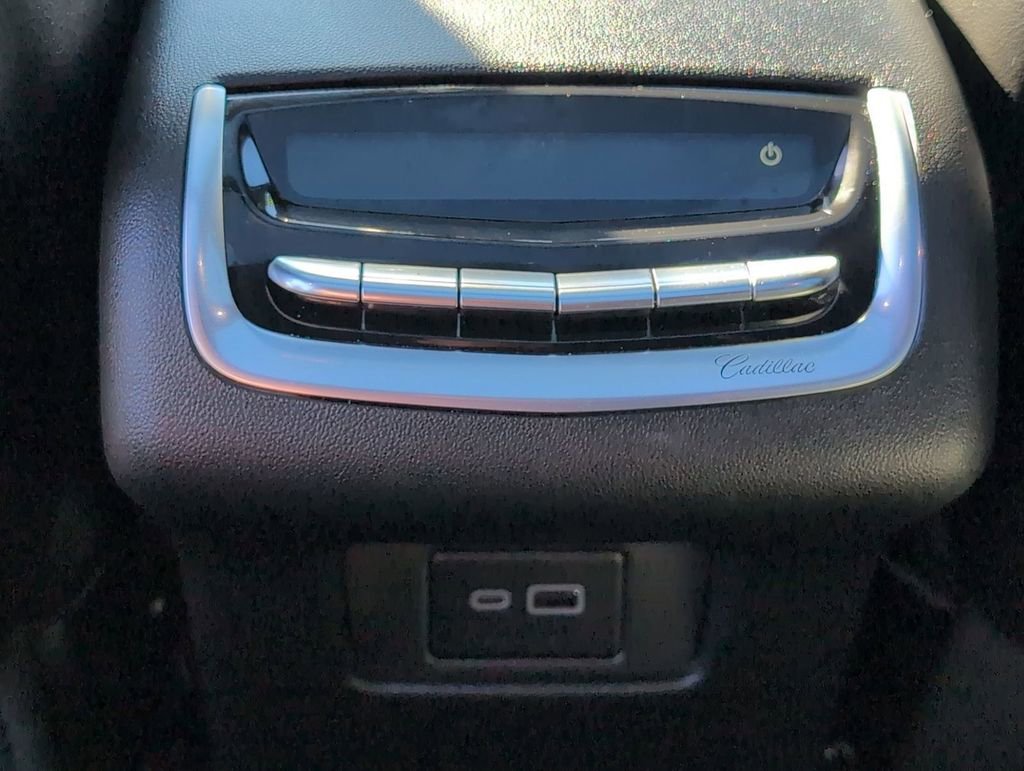 Used 2025 Cadillac XT6 Luxury image 28