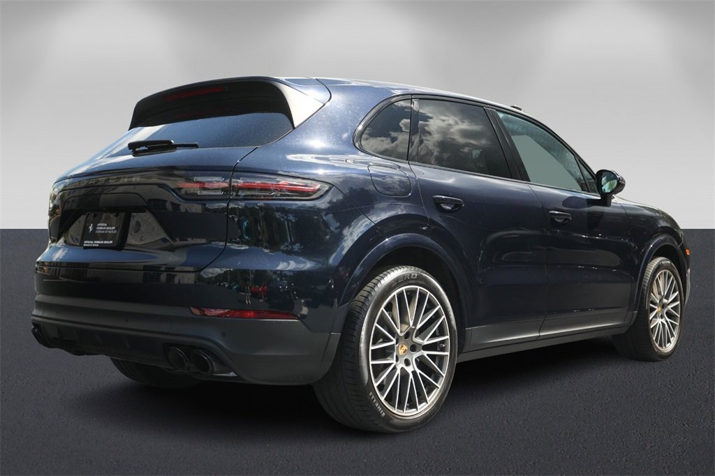 Used 2022 Porsche Cayenne Platinum Edition image 3