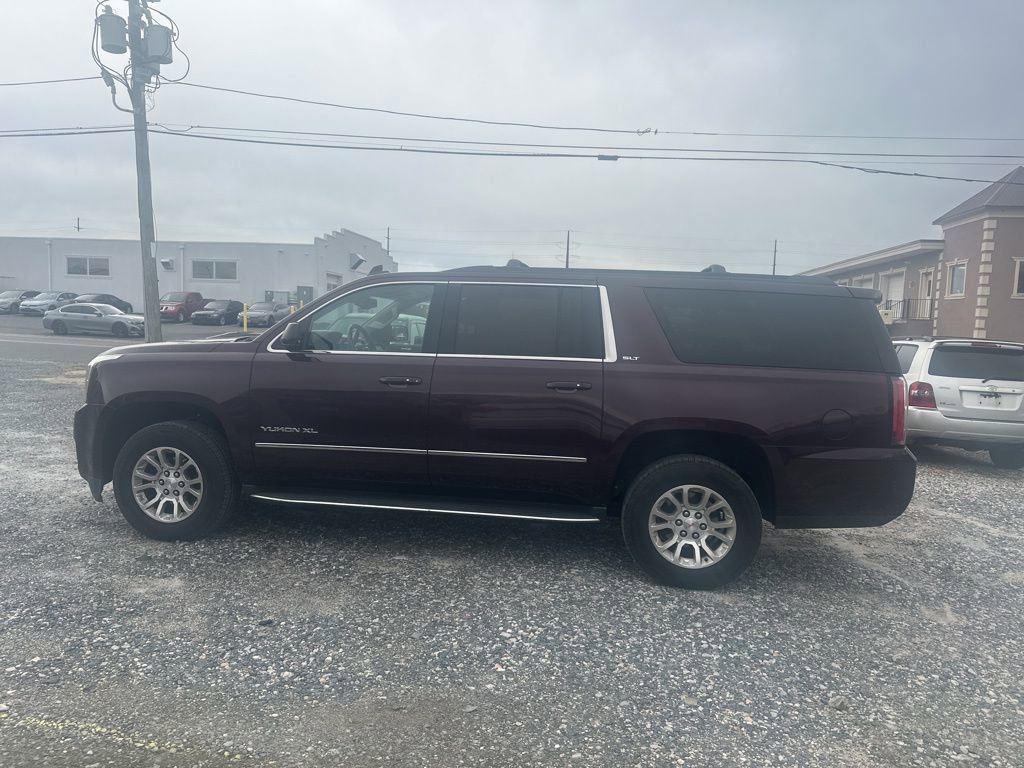 Used 2017 GMC Yukon XL SLT image 2