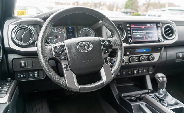 Used 2022 Toyota Tacoma TRD Off-Road w/ Technology Package AWD/4WD image 13