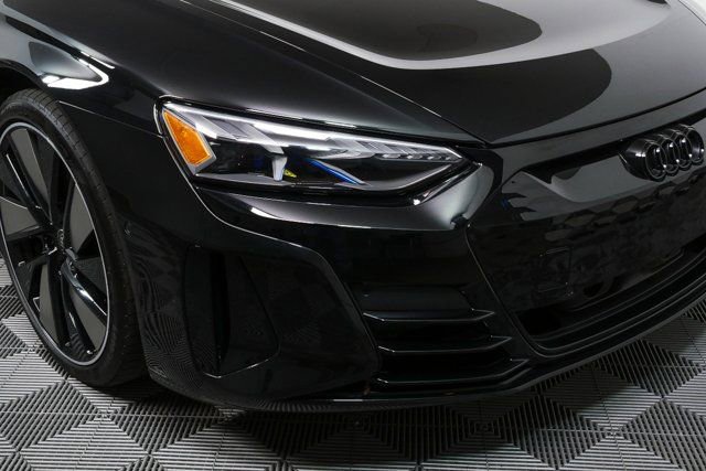 Used 2023 Audi e-tron GT Prestige image 37