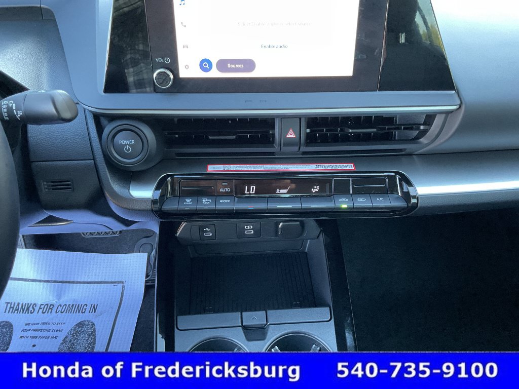 Used 2026 Toyota Prius LE FWD image 32