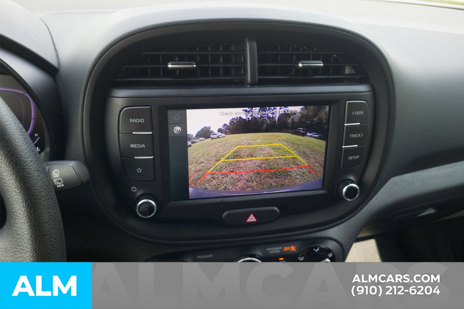 Used 2025 Kia Soul LX w/ LX Technology Package FWD image 9