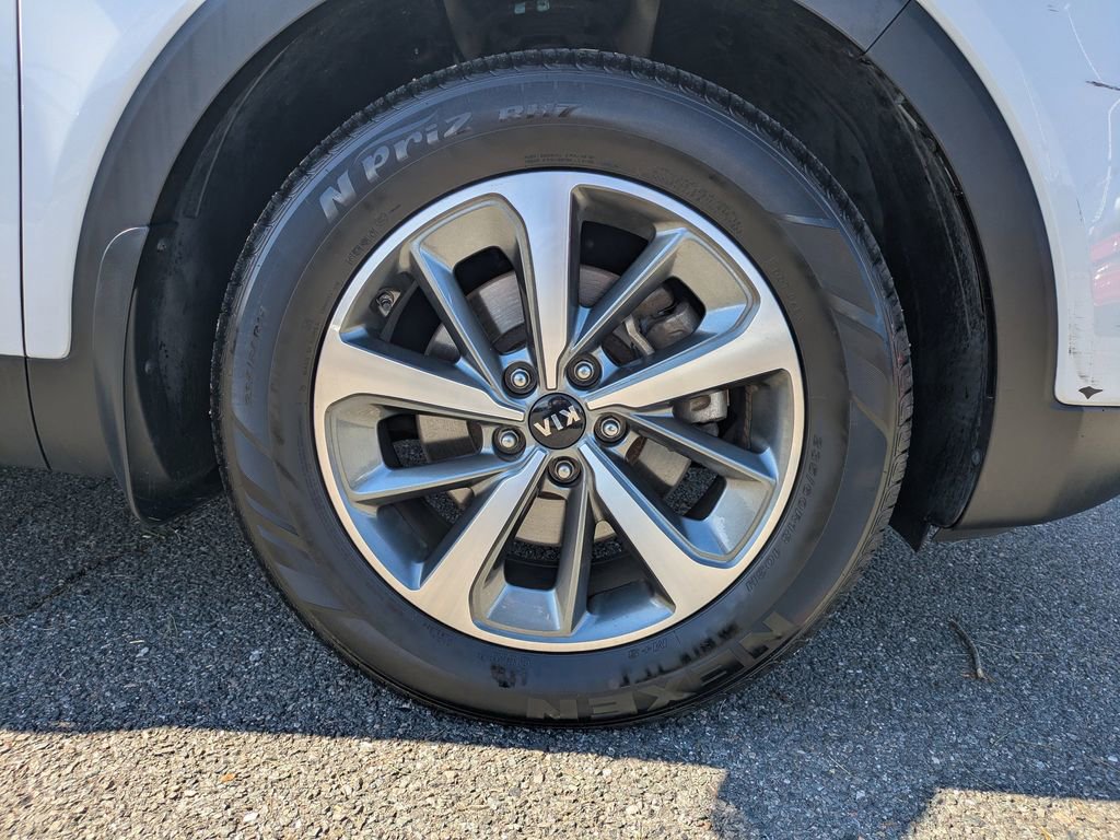 Used 2019 Kia Sorento EX image 11