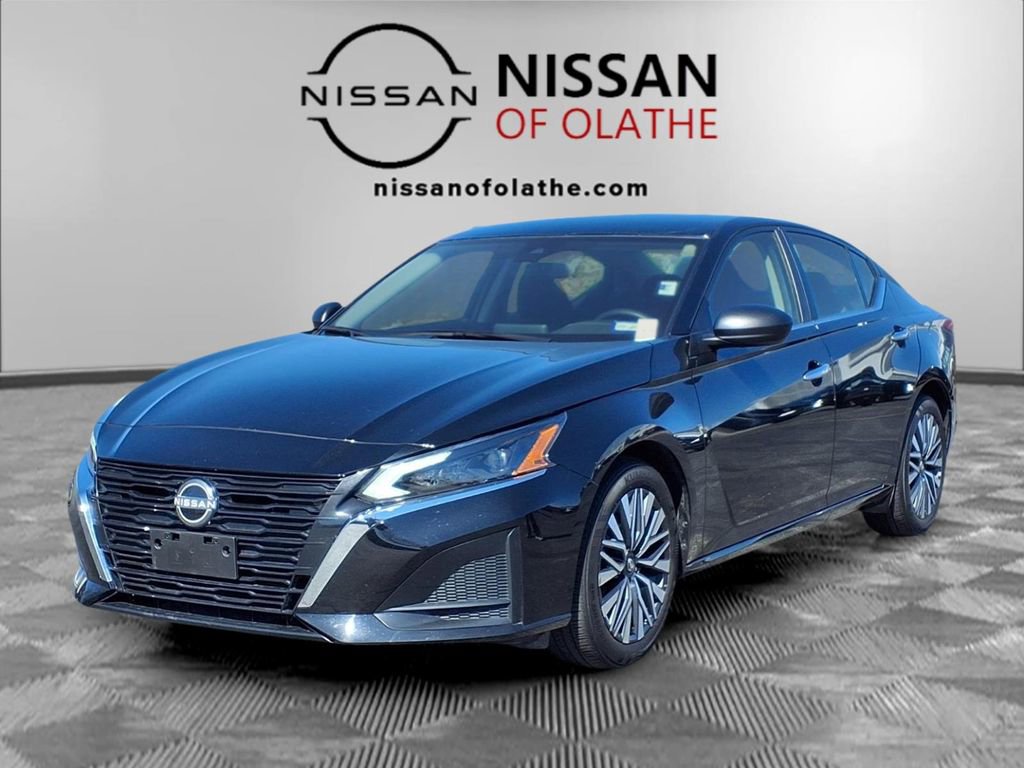Used 2025 Nissan Altima 2.5 SV image 1