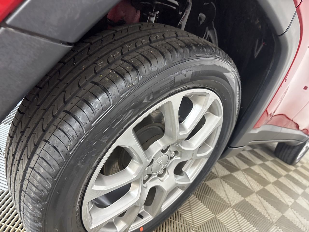 Used 2023 Jeep Compass Latitude image 28