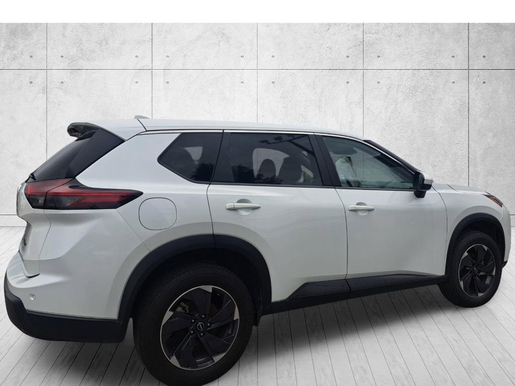 Used 2024 Nissan Rogue SV AWD/4WD image 5