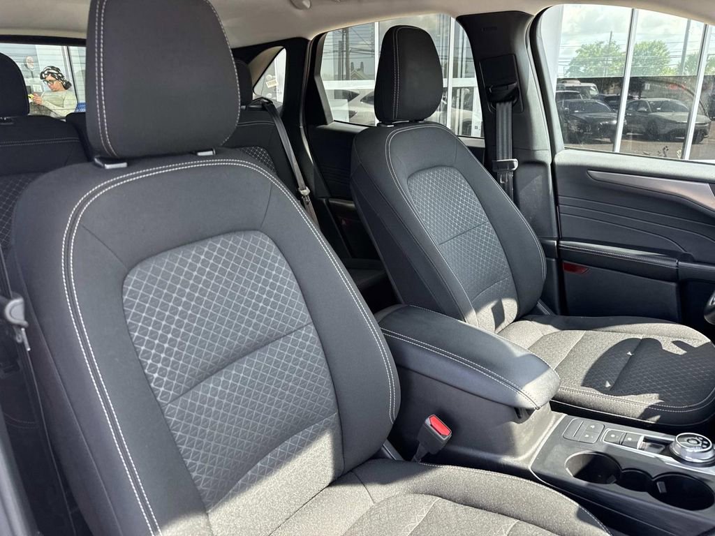 Used 2025 Ford Escape Active AWD/4WD image 11