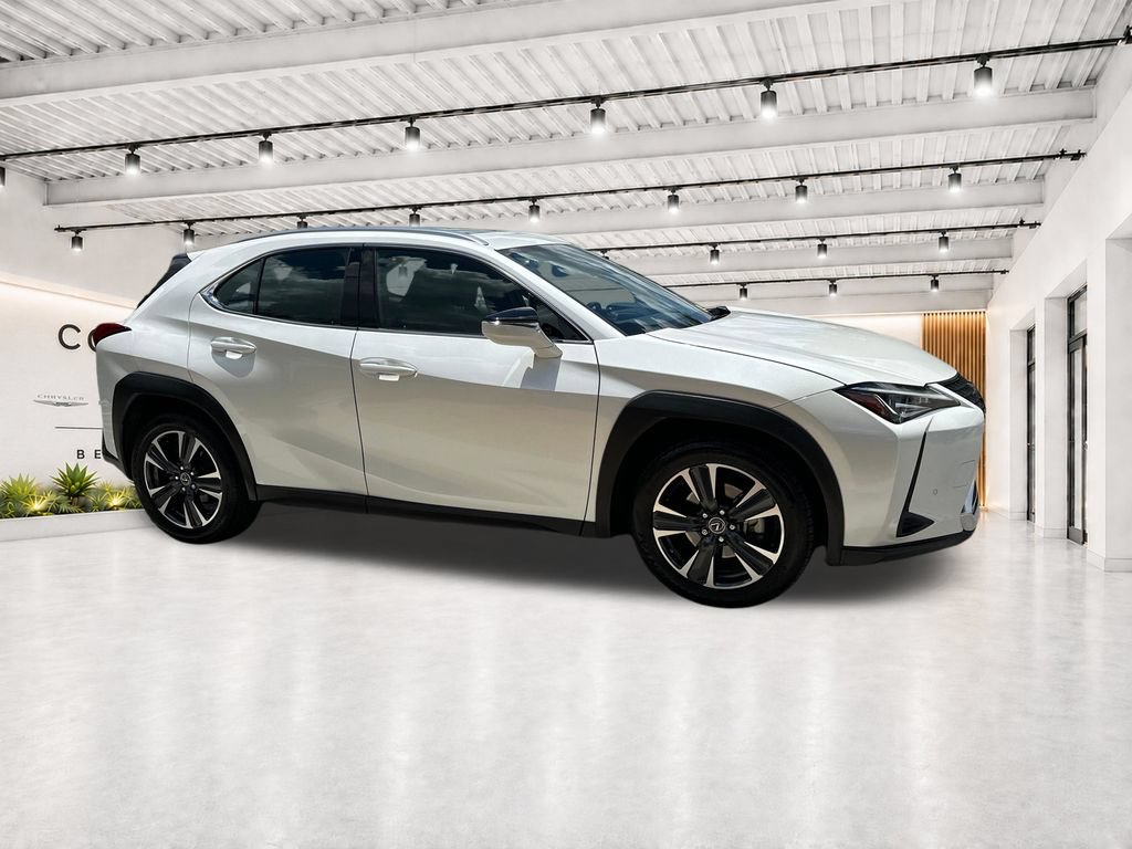 Used 2021 Lexus UX 200 w/ Accessory Package (Z2) FWD image 14