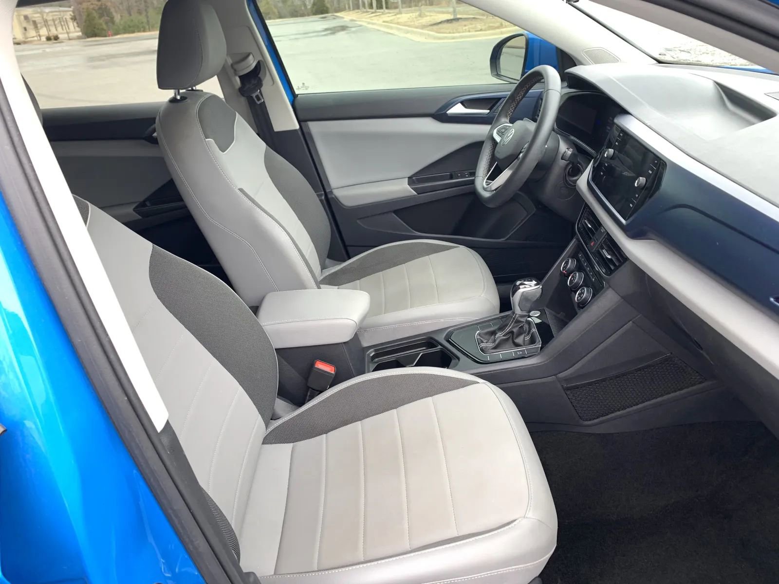 Used 2023 Volkswagen Taos SE w/ Black Wheel Package image 28