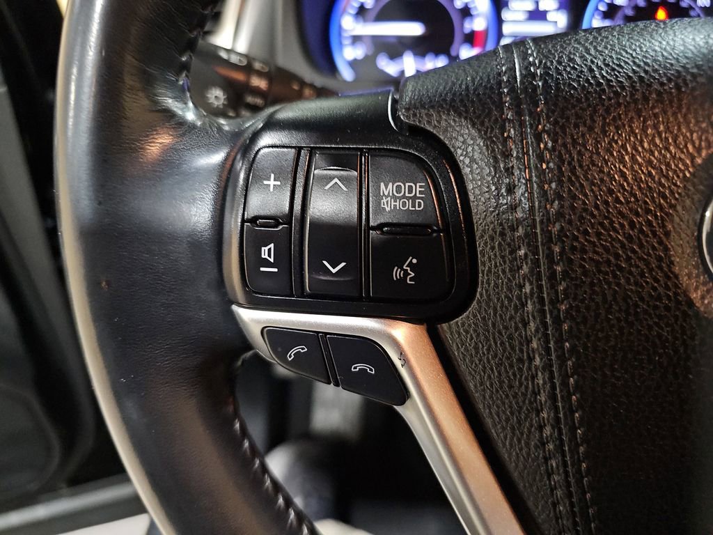 Used 2019 Toyota Highlander Limited AWD/4WD image 11