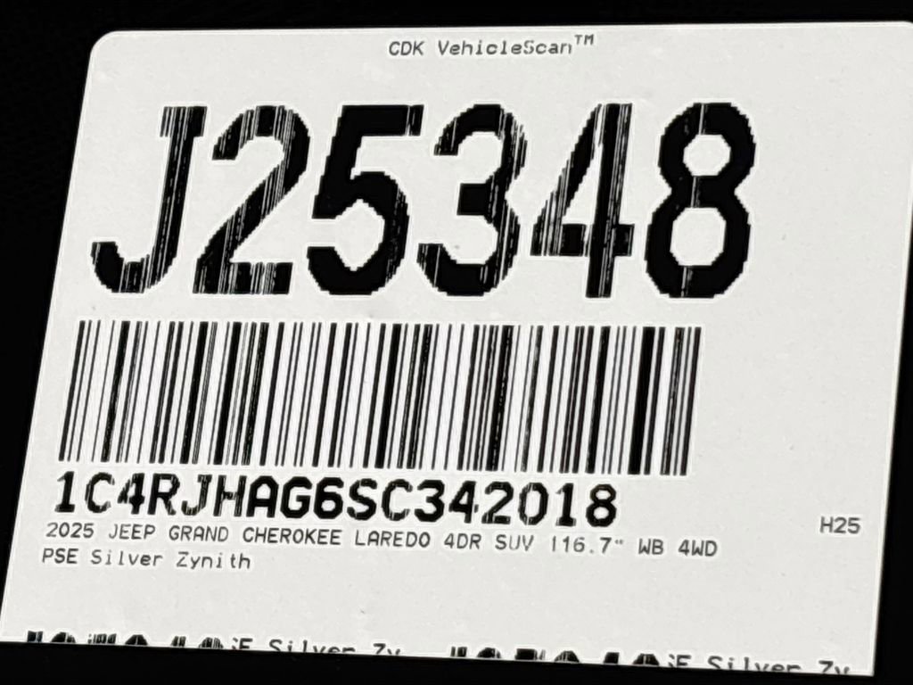 New 2025 Jeep Grand Cherokee Laredo w/ Luxury Tech Group I image 24