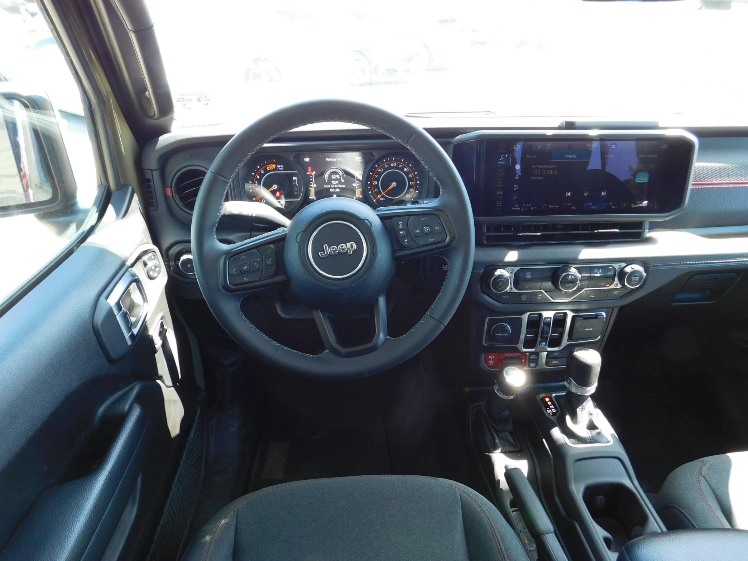Used 2025 Jeep Wrangler Unlimited Rubicon AWD/4WD image 14