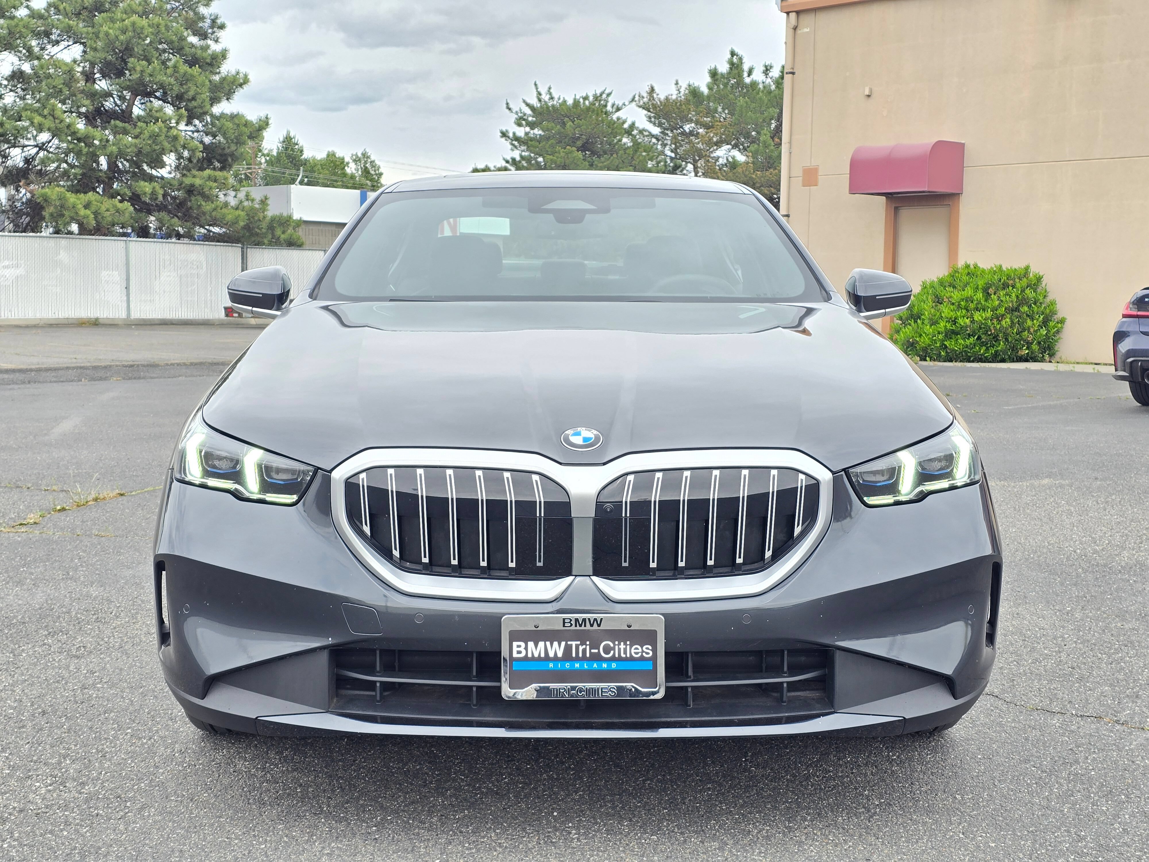 Used 2025 BMW 540i xDrive w/ Premium Package AWD/4WD image 39
