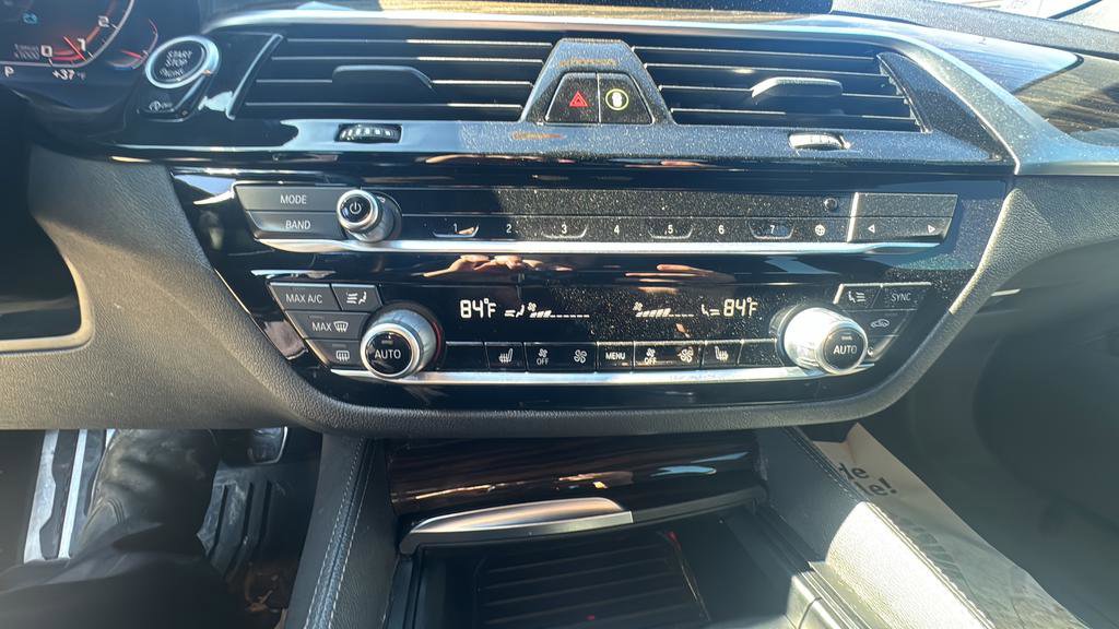 Used 2020 BMW M550i xDrive M550i xDrive image 22