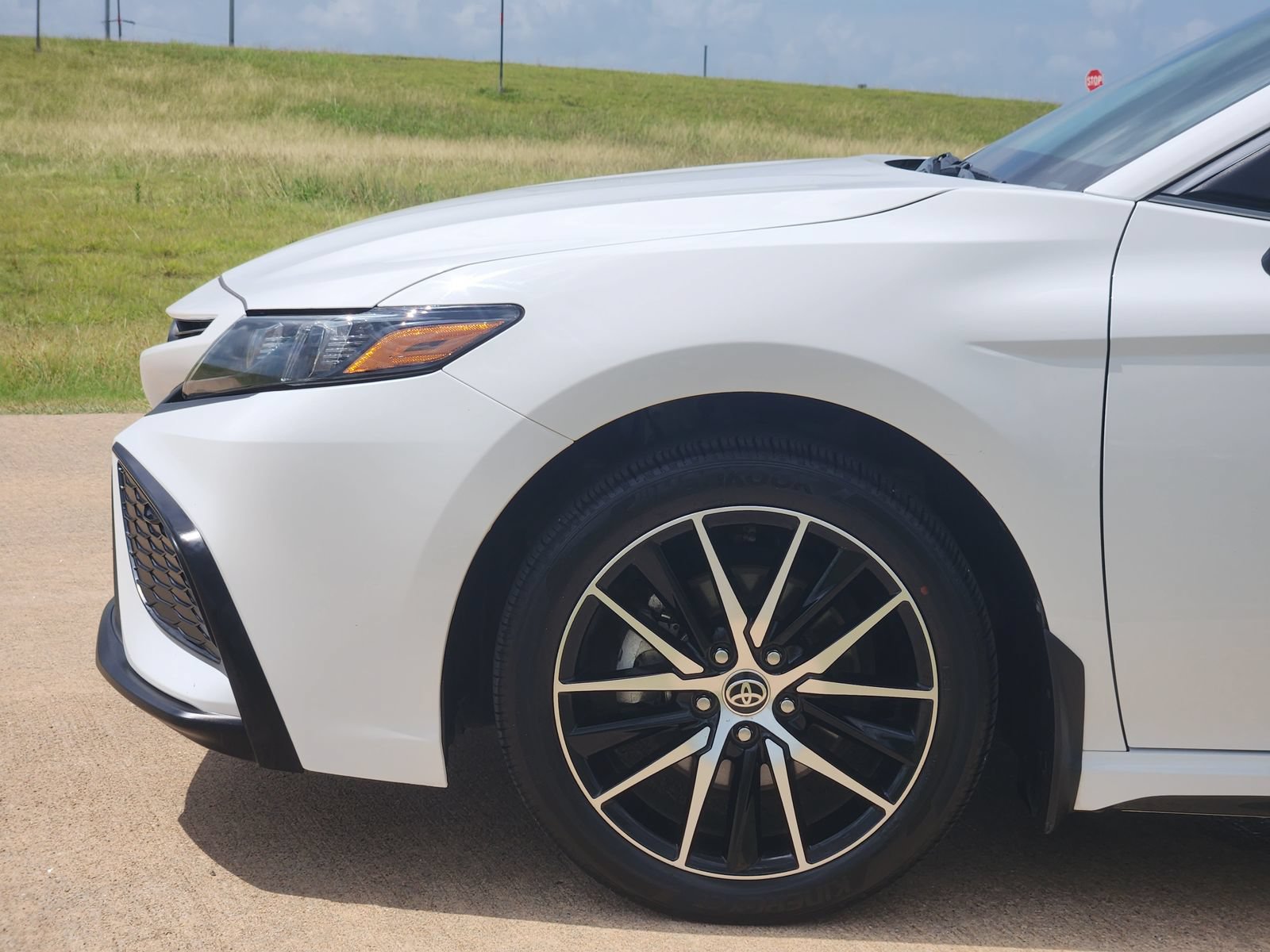 Used 2023 Toyota Camry SE w/ Convenience Package FWD image 13