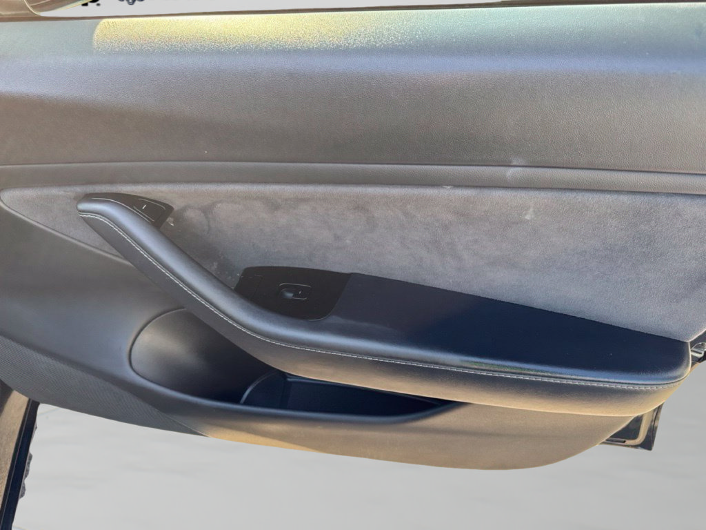 Used 2018 Tesla Model 3 Long Range RWD image 22