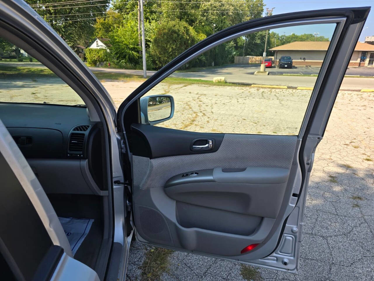 Used 2007 Hyundai Entourage GLS image 12