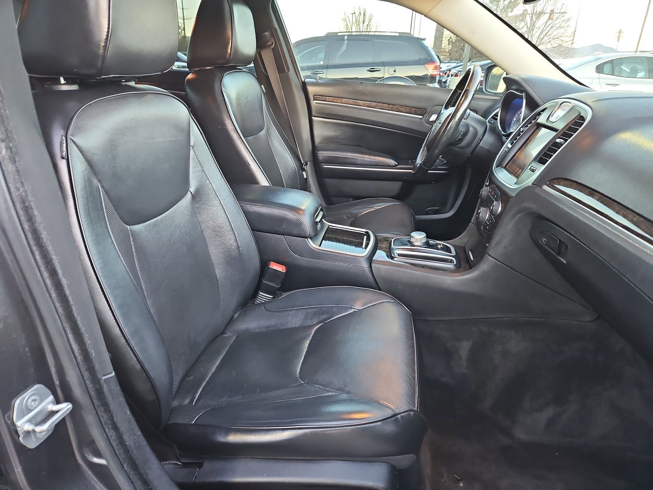 Used 2016 Chrysler 300 C image 34