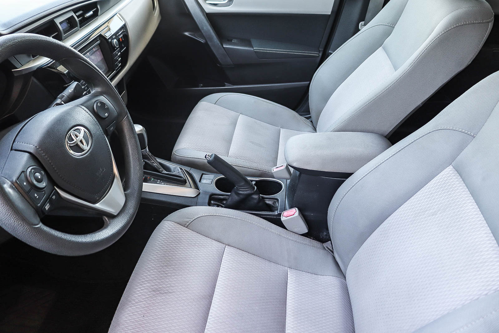 Used 2015 Toyota Corolla LE FWD image 22