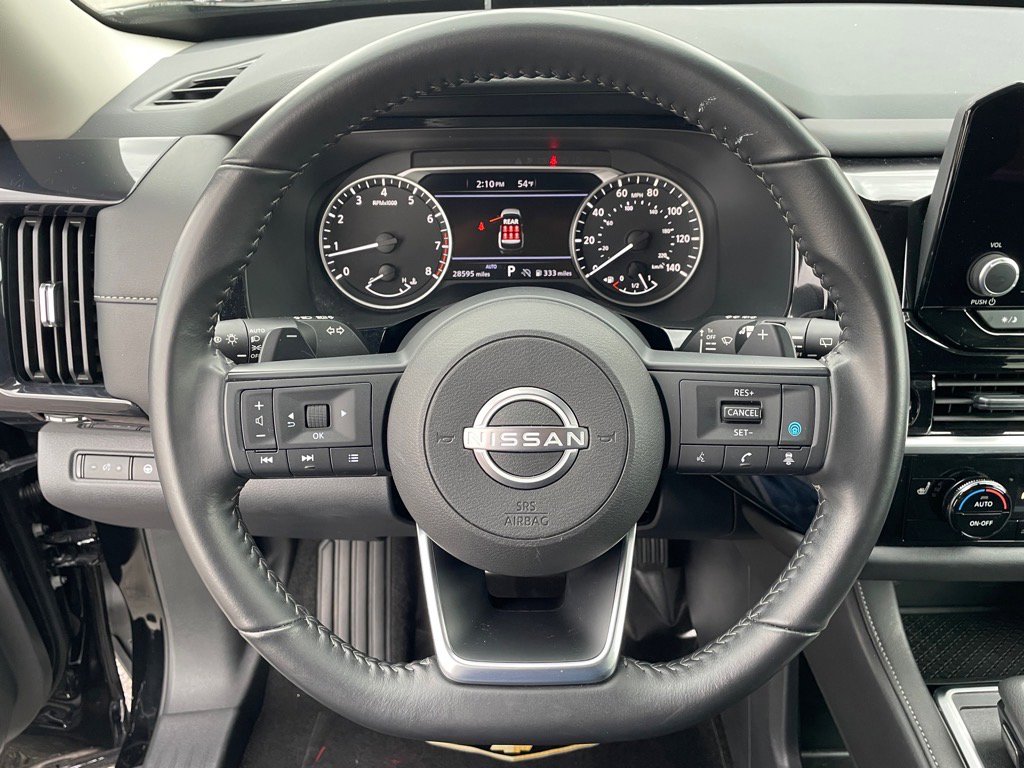 Used 2025 Nissan Pathfinder SV image 14